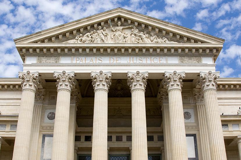 Façade d'un palais de justice